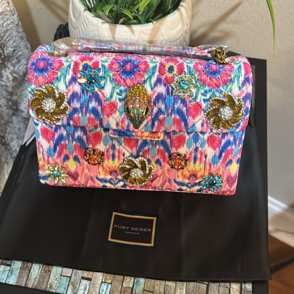 Kurt Geiger London Medium Kensington Shoulder Bag
Kurt Geiger London - Picture 11 of 17